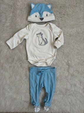 Gymboree Baby Boy White and Blue Matching Outfit & Hat Set with Wolf